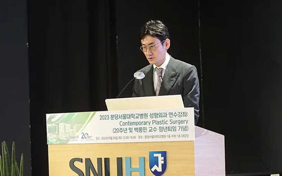 Korean Plastic Surgery Surgeon Giving Academic Lecture At University Hospital Conference