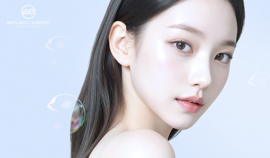 Close-up portrait illustrating the 2026 Korean beauty trend of healthy-looking skin, natural makeup, and harmonious facial features.