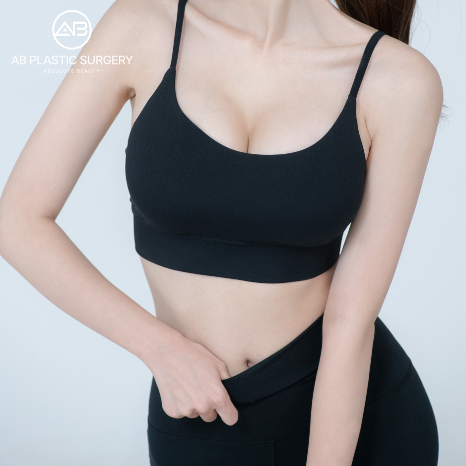 韓国脂肪吸引ビフォーアフター女性モデル、ウエストと太ももがすっきりしたボディライン