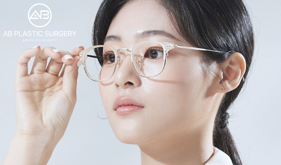 AB美容外科で整形を検討する日本人女性のイメージ