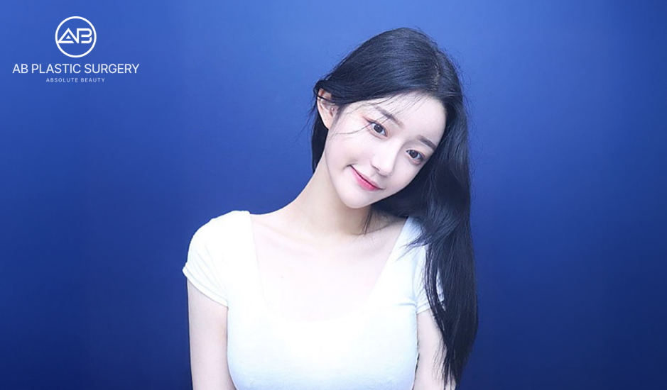 黄金比の顔バランスを基に自然な施術結果に満足した女性（韓国 AB美容外科）