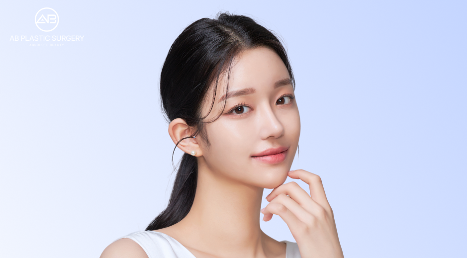 日本人がカンナムオンニで韓国整形を検討する理由をイメージした女性ポートレート。口コミや症例、価格比較を参考に美容クリニックを探す。