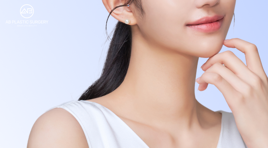 AB美容外科韓国が目指す、首のしわを抑えた自然で若々しい首元とフェイスラインのイメージ