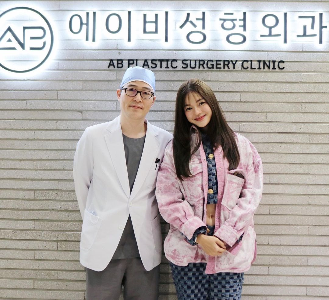 กวาง เดอะเฟซ หลังศัลยกรรมจมูกที่ AB Plastic Surgery – สวยละมุน ดูเป็นธรรมชาติ
