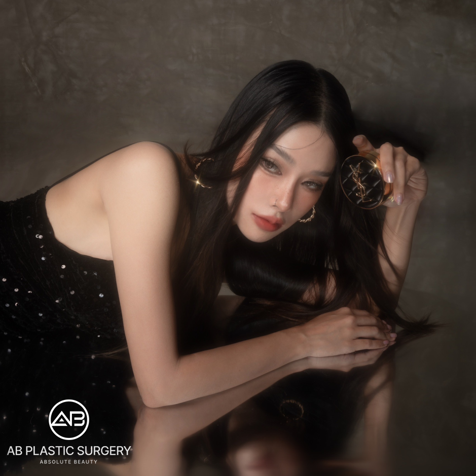 ภาพคุณ Binko หลังทำการดึงหน้าแบบ SMAS ที่เกาหลีโรงพยาบาลศัลยกรรมAB ใบหน้าดูกระชับ กรอบหน้าชัดเจน และรูปหน้าดูเล็กลงอย่างเป็นธรรมชาติ