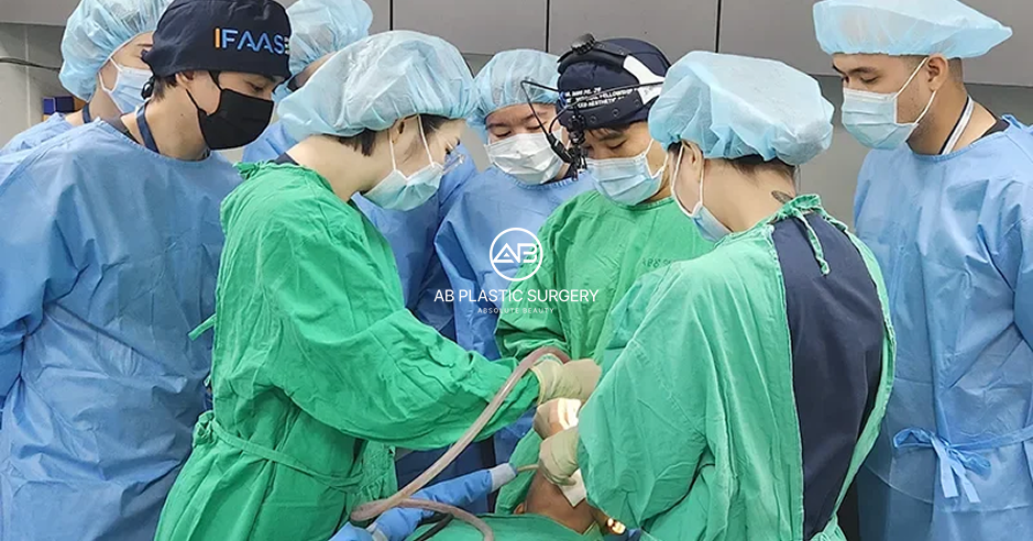韓國AB整形外科進行下顎角手術臉部輪廓手術的醫療團隊實際手術示範場景
