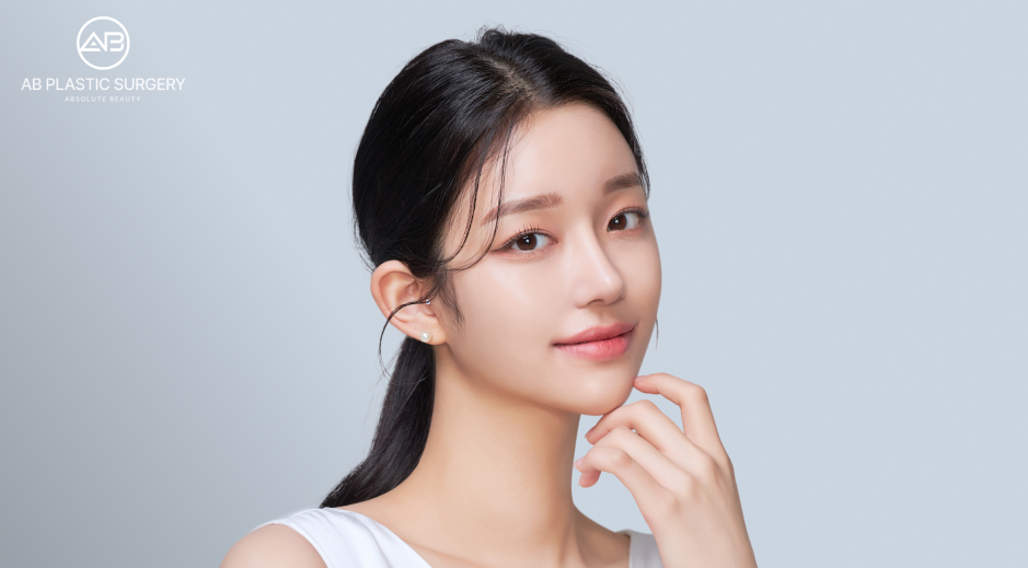 透過幹細胞美容呈現自然光澤與年輕肌膚狀態的女性形象圖