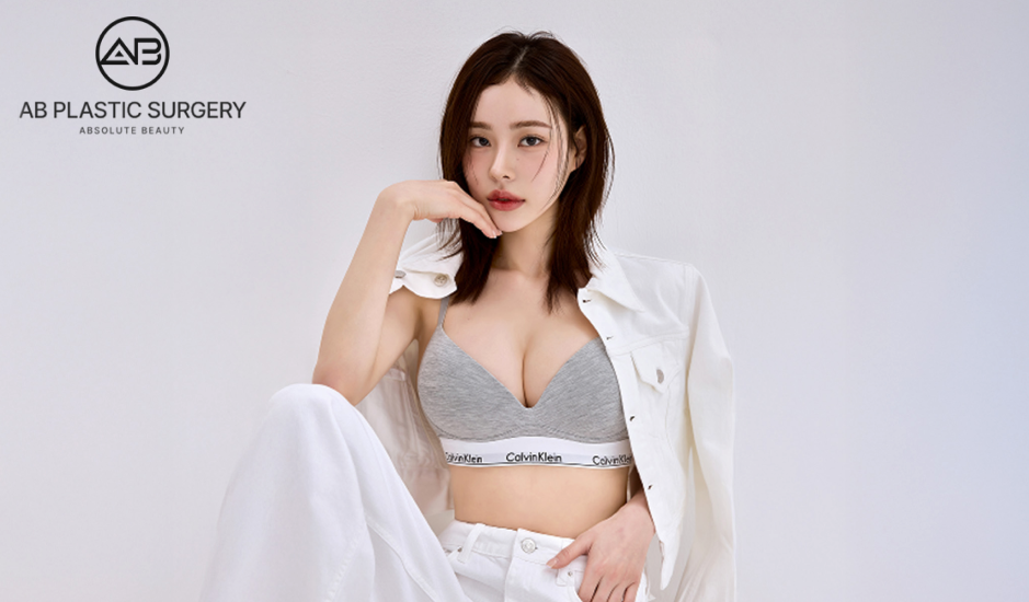 Hình ảnh người mẫu nữ với vòng một đầy đặn sau phẫu thuật treo ngực sa trễ tại Bệnh viện thẩm mỹ AB Hàn Quốc, giúp cải thiện ngực chảy xệ và lấy lại dáng ngực săn chắc, cân đối